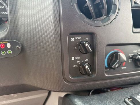 Used 2011 Ford E-450 and Econoline 450 Super Duty w/ Shuttle Bus Prep Pkg RWD image 23