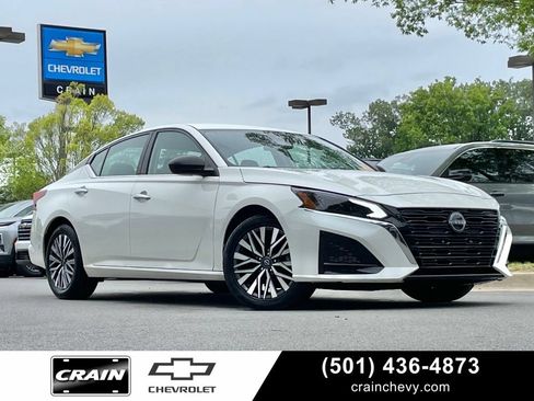 Used 2024 Nissan Altima 2.5 SV FWD image 1