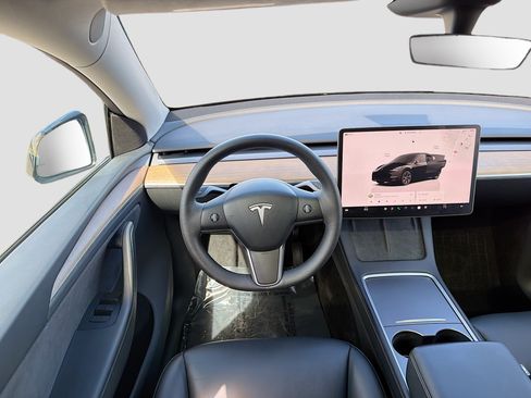 Used 2025 Tesla Model Y Long Range AWD/4WD image 18
