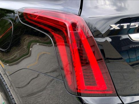Used 2023 Cadillac XT5 Luxury FWD image 28
