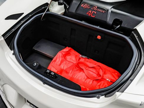 Used 2015 Alfa Romeo 4C Coupe w/ Leather Interior Group RWD image 82