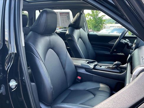 Used 2025 Toyota Grand Highlander FWD image 7