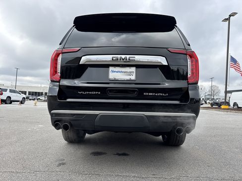 Used 2021 GMC Yukon XL Denali w/ Denali Premium Package image 9