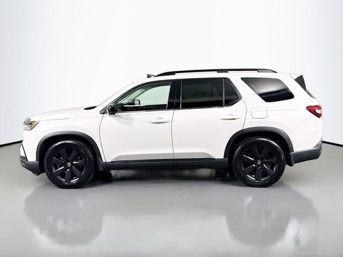 Used 2023 Honda Pilot Touring image 4