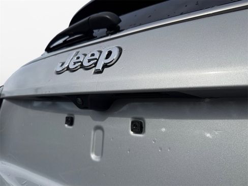 Used 2024 Jeep Compass Limited image 17