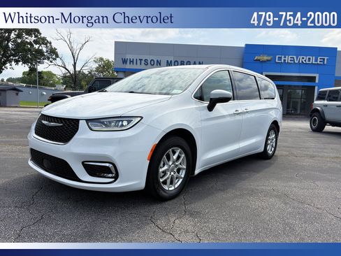 Used 2023 Chrysler Pacifica Touring-L FWD image 1