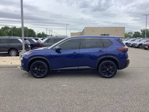 Used 2022 Nissan Rogue SV AWD/4WD image 2