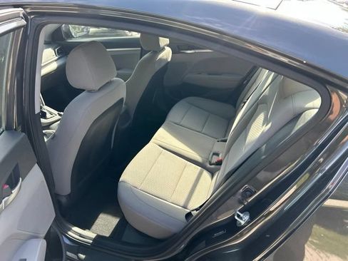 Used 2020 Hyundai Elantra SE FWD image 6