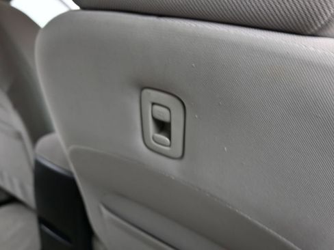 Used 2011 Nissan Rogue S image 34