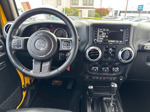Used 2015 Jeep Wrangler Unlimited Sahara w/ Max Tow Package AWD/4WD image 13