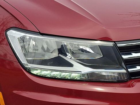 Used 2019 Volkswagen Tiguan SE w/ Panoramic Sunroof Package image 9