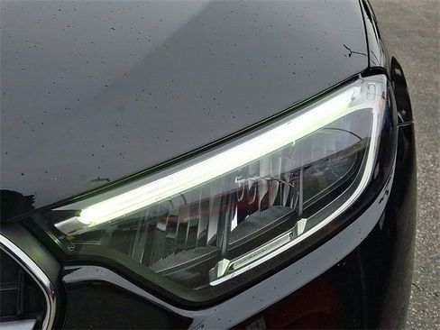 Used 2023 Mercedes-Benz GLC 300 GLC 300 image 9