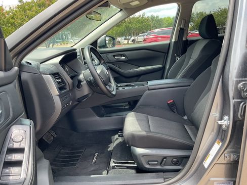 Used 2025 Nissan Rogue SV FWD image 14