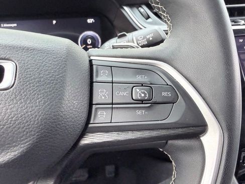 Used 2023 Jeep Grand Cherokee L Laredo image 13