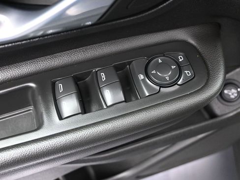 Used 2023 GMC Terrain SLE w/ Driver Convenience Package image 11