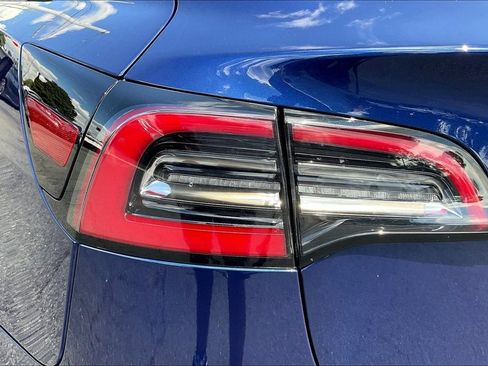 Used 2022 Tesla Model 3 Long Range AWD/4WD image 20