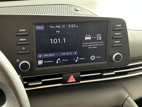 Used 2024 Hyundai Elantra SE image 16