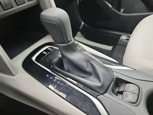 Used 2025 Toyota Corolla Cross L FWD image 25
