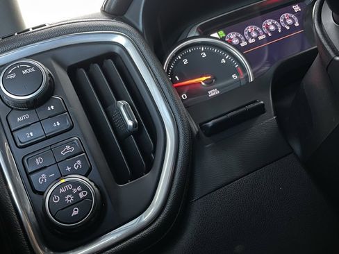 Used 2021 Chevrolet Silverado 2500 LTZ w/ LTZ Plus Package image 17