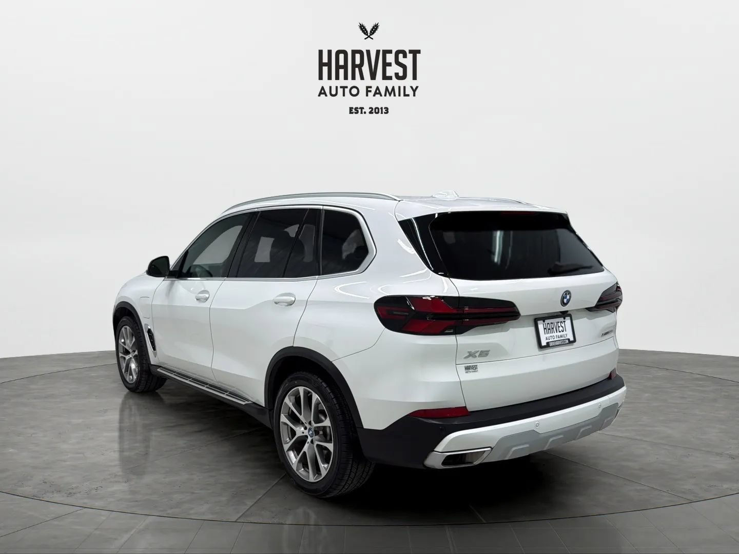 Used 2025 BMW X5 xDrive50e AWD/4WD image 4