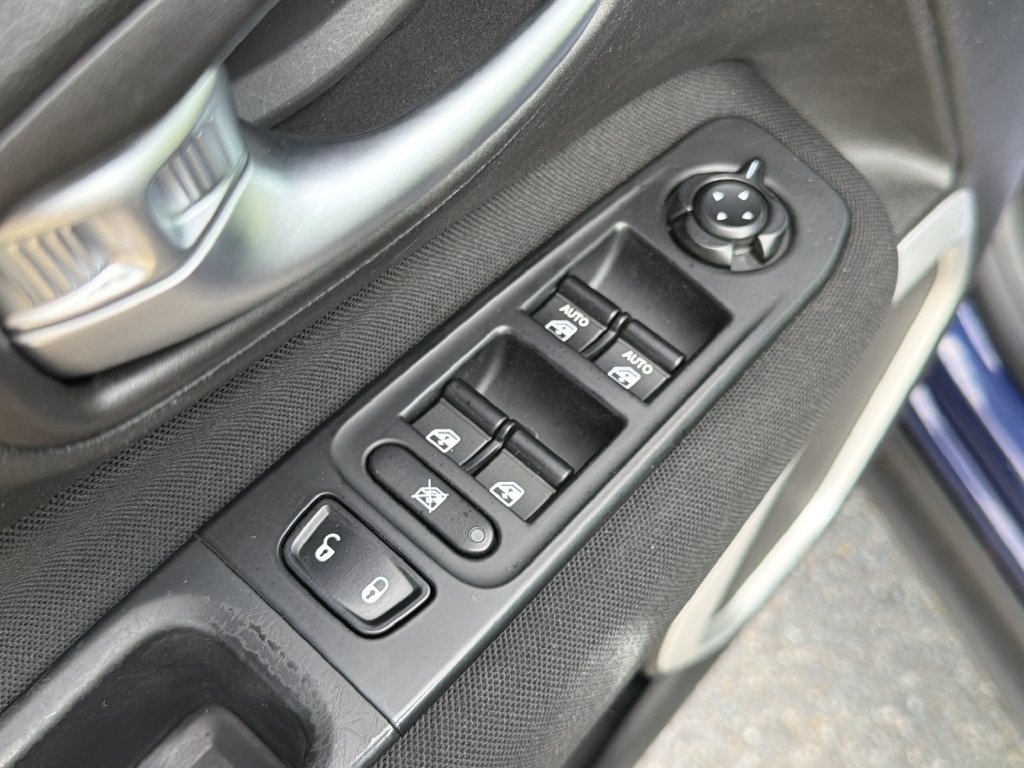 Used 2021 Jeep Renegade Latitude FWD image 22