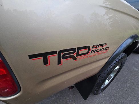 Used 2000 Toyota Tacoma PreRunner RWD image 10