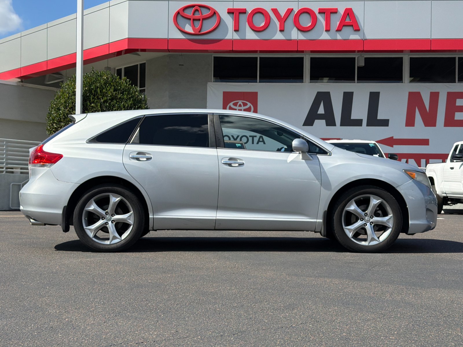 Used 2010 Toyota Venza FWD image 6