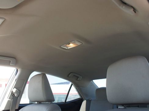 Used 2017 Toyota Corolla LE image 6