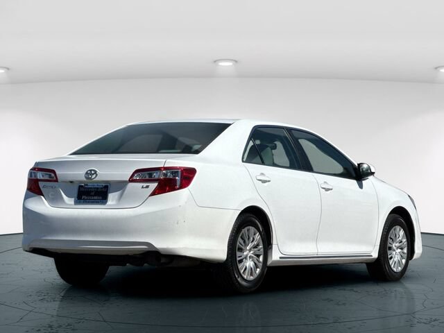Used 2014 Toyota Camry LE FWD image 6
