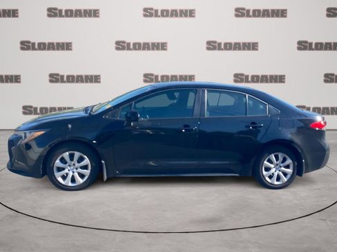 Used 2025 Toyota Corolla LE FWD image 2