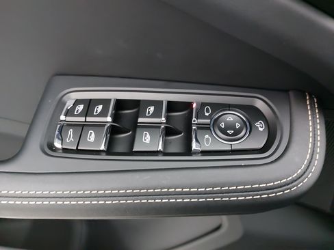 Certified 2026 Porsche Macan AWD/4WD image 30