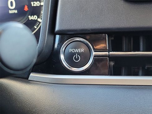 Used 2024 Mitsubishi Outlander SE image 24