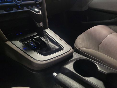 Used 2020 Hyundai Elantra SEL image 26