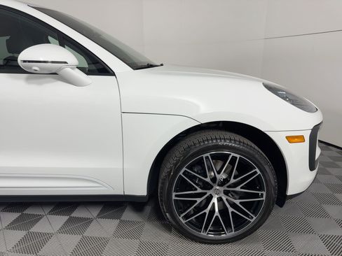 Certified 2026 Porsche Macan AWD/4WD image 12