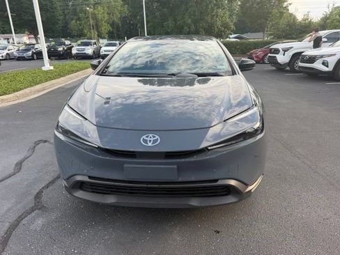 Used 2025 Toyota Prius LE FWD image 4