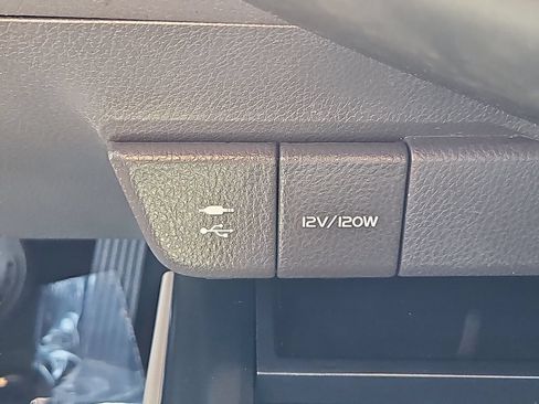 Used 2018 Toyota Camry SE FWD image 15