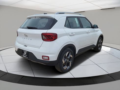 New 2025 Hyundai Venue SEL image 3