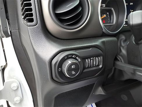 Used 2022 Jeep Gladiator Willys image 16