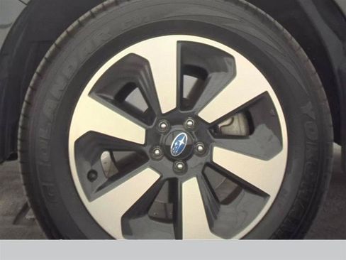 Used 2017 Subaru Forester 2.5i Premium AWD/4WD image 9