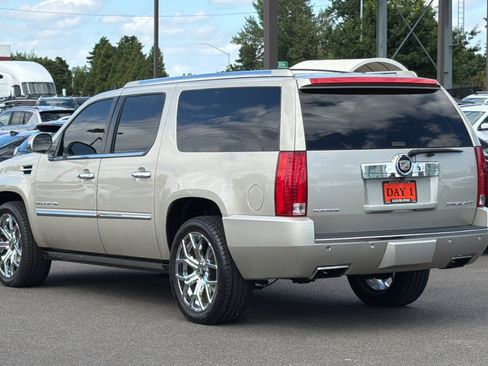 Used 2013 Cadillac Escalade ESV Platinum AWD/4WD image 7
