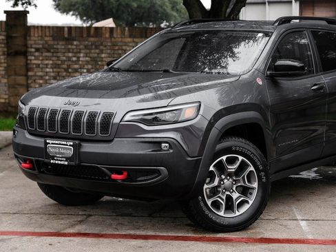 Used 2022 Jeep Cherokee Trailhawk image 12