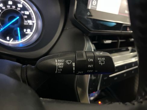 Used 2022 Toyota Venza Limited image 63