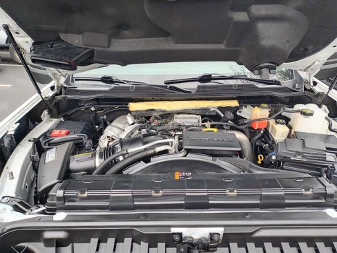 Used 2020 Chevrolet Silverado 2500 LT w/ Convenience Package image 17