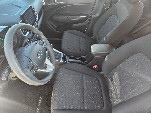 Used 2026 Hyundai Venue SE FWD image 13