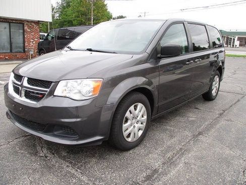Used 2018 Dodge Grand Caravan SE w/ UConnect Hands-Free Group FWD image 2