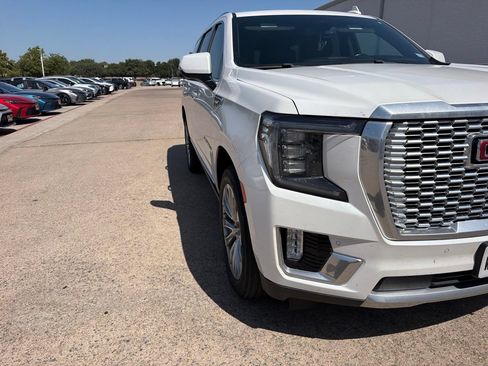 Used 2022 GMC Yukon Denali AWD/4WD image 3