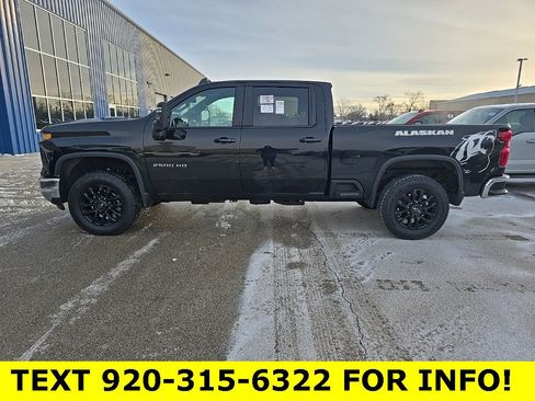 Used 2025 Chevrolet Silverado 2500 LT image 3