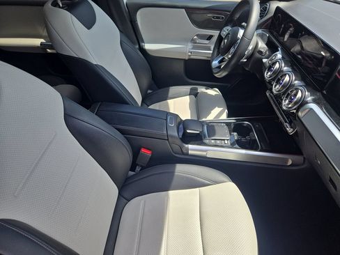 Used 2022 Mercedes-Benz GLB 250 image 10