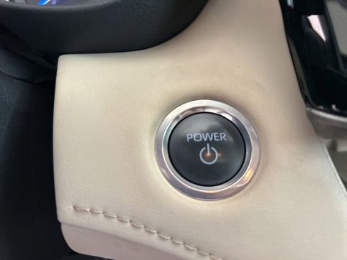 Used 2024 Toyota Highlander XLE image 42