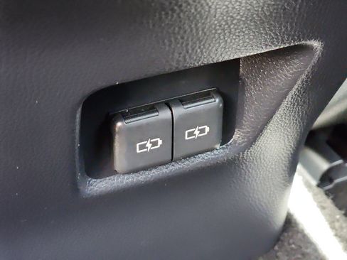 Used 2025 Toyota RAV4 XLE FWD image 11